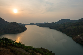 Am Lake Kivu