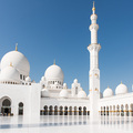 Der Innenhof der Sheikh Zayed Grand Mosque in Abu Dhabi