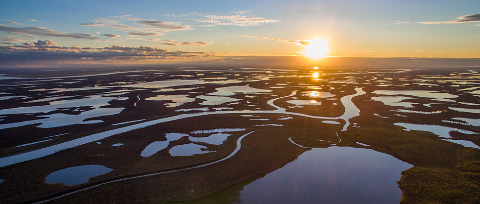 &Uuml;ber dem Mackenzie Flussdelta bei Inuvik